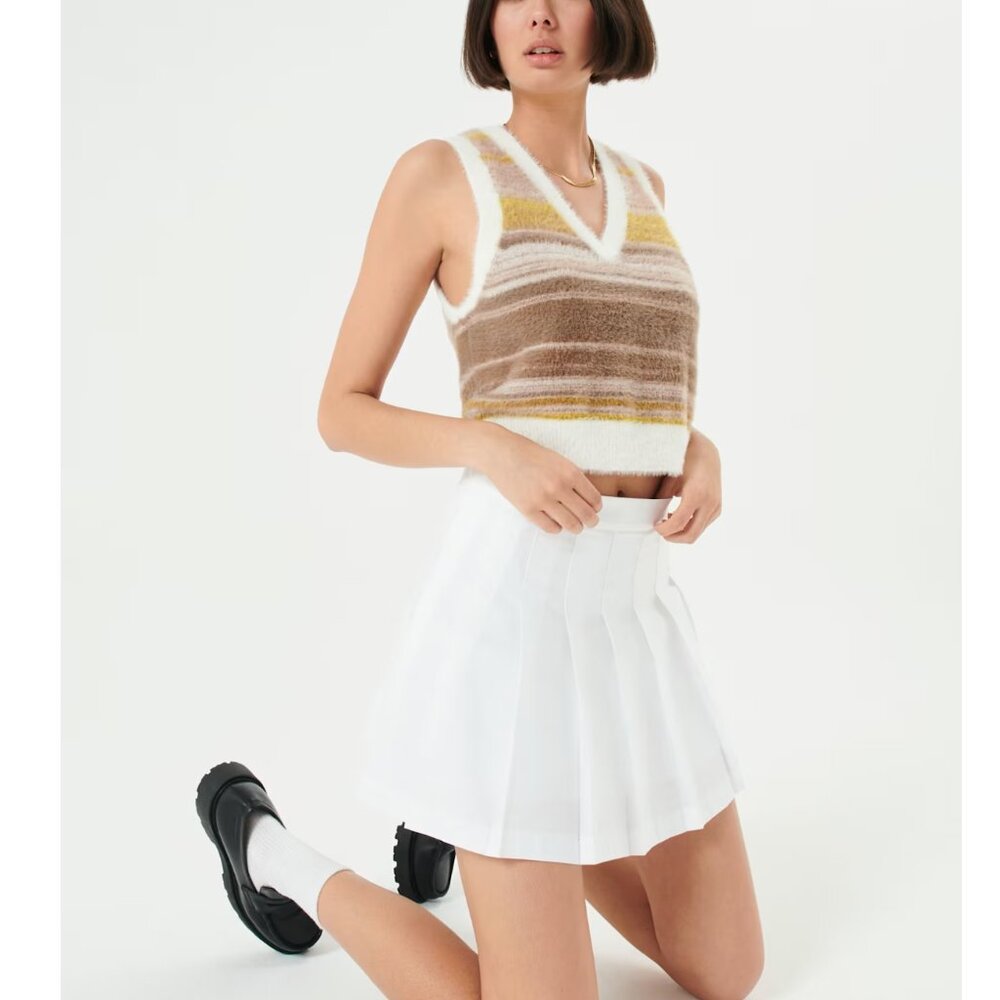 Aritzia Sunday Best Olive Mini Pleated Skirt 15" | Size: 4 | White